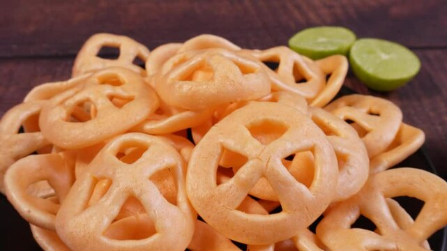 Acercamiento a Botana mexicana para acompa&ntilde;ar fiestas, Chicharrines