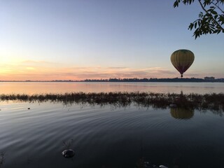 hot air balloon © nayeli