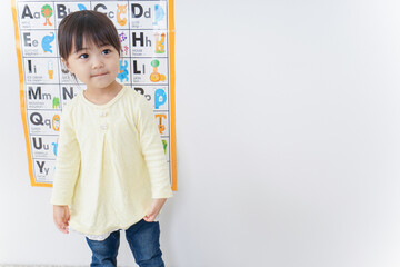 英語の勉強をする子供