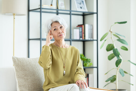 物忘れのシニアの女性