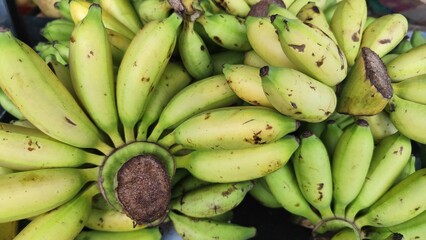 Ripe and half-ripe bananas displayed in supermarket display cases