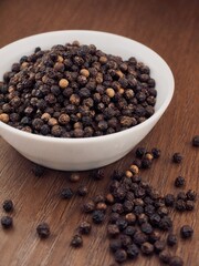 신선한 유기농 자연 향신료 후추