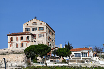 Immeuble et maisons