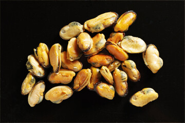 Mussels fried with garlic