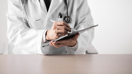 Consultation with a doctor for systematic health management.