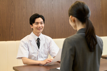 アルバイトの面接をする和食の料理人