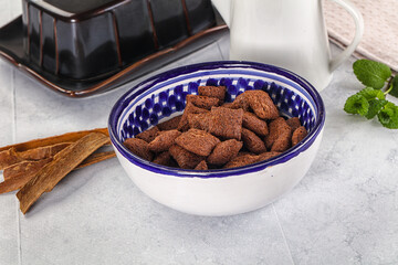 Dry sweet chocolate ceral flakes