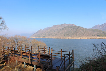 한국의 아름다운 강변 풍경