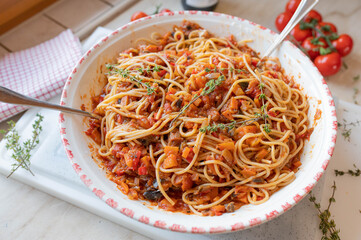 Healthy spaghetti mit vegetable tomato sauce in a large bowl 