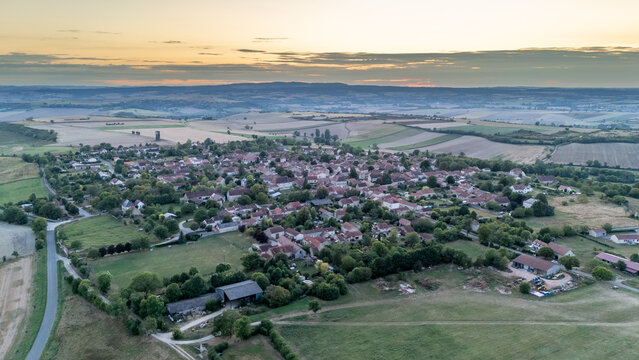 Le petit village de Charroux dans l'Allier en Auvergne proche de Vichy