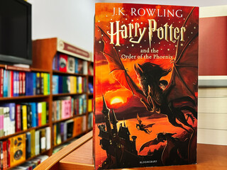 Naklejka premium Harry Potter and the Order of the Phoenix book in a bookstore setting.