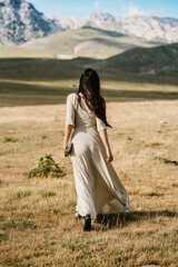 Obraz premium fashion woman walking in the nature 