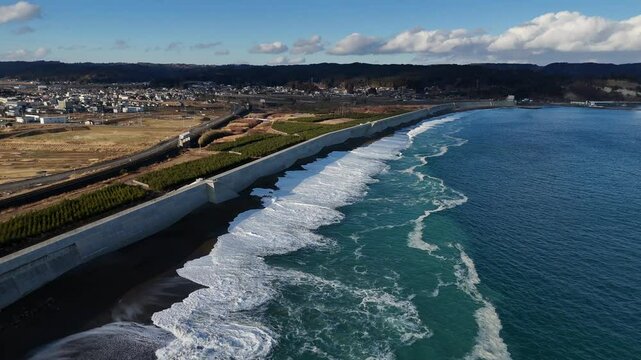 野田村・十府ヶ浦の防潮堤から野田村へ（空撮） - 岩手県九戸郡野田村,日本