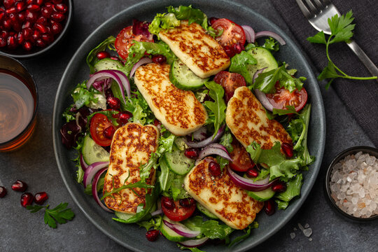 salad with  fried halloumi cheese
