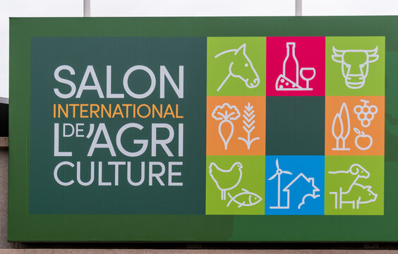 Affiche &agrave; l'entr&eacute;e du Salon de l'agriculture, &eacute;dition 2025, Porte de Versailles, Paris, France