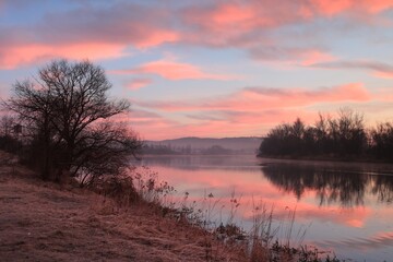 Poranek nad rzeką