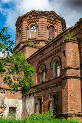 Fototapeta premium Destroyed and abandoned Orthodox Cathedral.