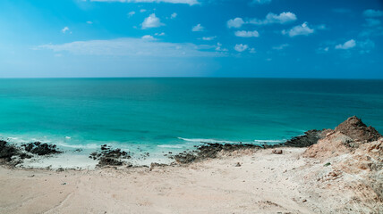 Obraz premium Discovering the serene coastline of Socotra with its vibrant turquoise waters and rocky shores