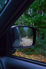 vista de la monta&ntilde;a desde el retrovisor