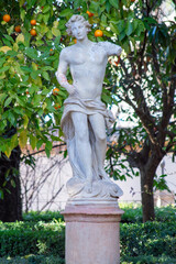 Obraz premium Estatua en el jardín francés de los jardines del Carmen de los Mártires de Granada.