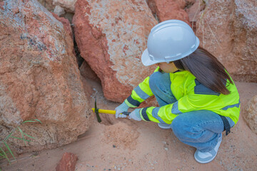 Geologist surveying mine,Explorers collect soil samples to look for minerals,exploring the depths of the earth,analyzing rock formations