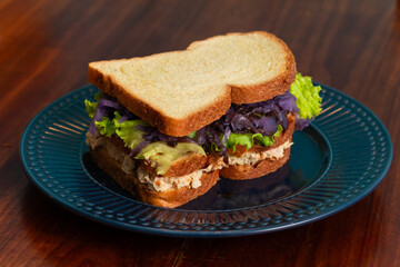 Natural sandwich and Poke