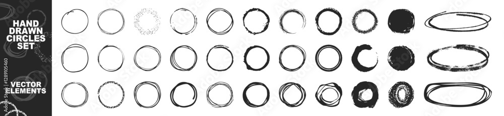 Fototapete Hand drawn ovals and circles set. Round freehand shapes and highlights isolated on transparent. Vector circular scribble doodle round circles for message note mark design element