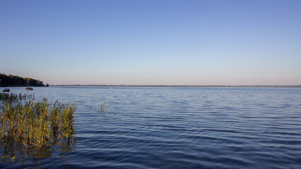 Spaziergang in Gstadt am Chiemsee mit Blick auf den See
