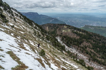 Rocher de Lorzier au printemps , sentier du Goulet de Lorzier ,massif de la Chartreuse Pommiers la Placette, Isère , Alpes