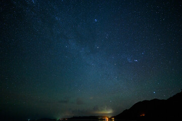 石垣島の満天の星空 – 天の川が輝く夜
