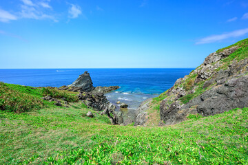 石垣島・御神崎の美しい海と岩場の風景
