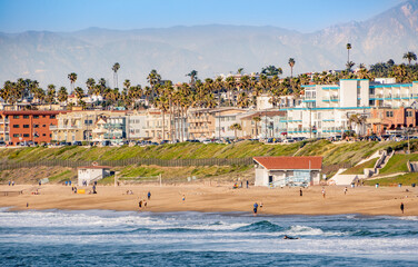 Beach front houses and surrounding landmarks and real estate in Redondo Beach, CA 
