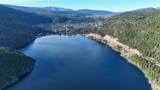 Dron en la ruta 40 a la altura de San Mart&iacute;n de los Andes, Neuqu&eacute;n, Argentina