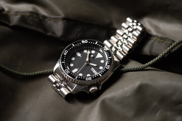 black dial luxury men wrist watch