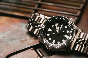 black dial luxury men wrist watch