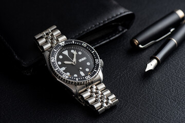 black dial luxury men wrist watch