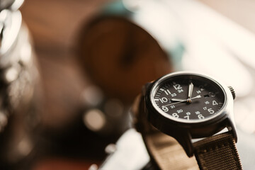 black dial luxury men wrist watch