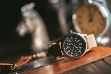 black dial luxury men wrist watch