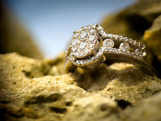 “Luxury Engagement Ring with Sparkling Diamonds”