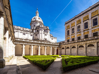 Obraz premium Courtyard of the Mafra National Palace, Convent and Basilica. Baroque architecture at Mafra in Portugal.