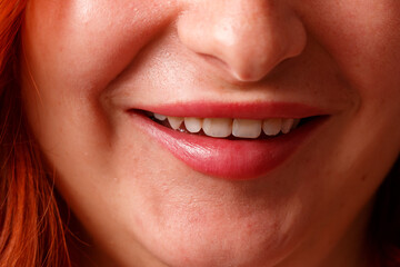 Naklejka premium A woman with a red nose and lips is smiling