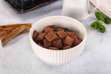 Dry sweet chocolate ceral flakes