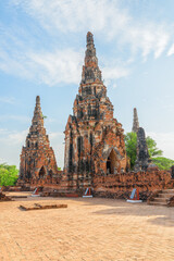 Naklejka premium Awesome towers of Wat Chaiwatthanaram in Ayutthaya, Thailand