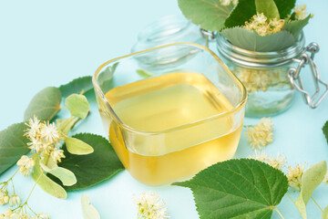 Glass bowl with linden honey on blue background © Pixel-Shot