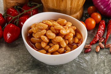 Canned beans in tomato sauce