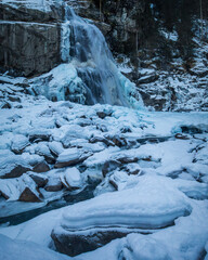 Krimmler Wasserfälle im Winter in Österreich mit Schnee und Eis