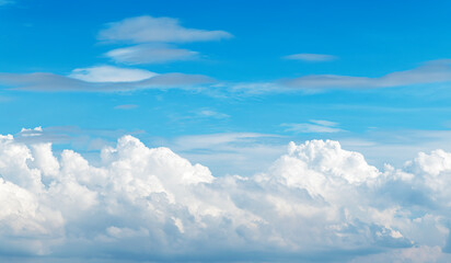Fototapeta premium Blue sky with cloud background