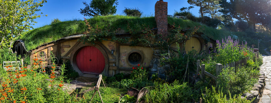Hobbit house on the Hobbiton movie set on New Zealand