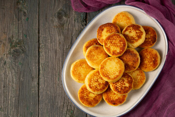 Delicious cheesecakes in a oval plate, top view