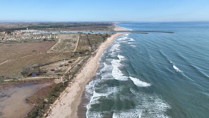 Vendres près de Vias et de Valras, plages et port de l'Hérault en Occitanie, France